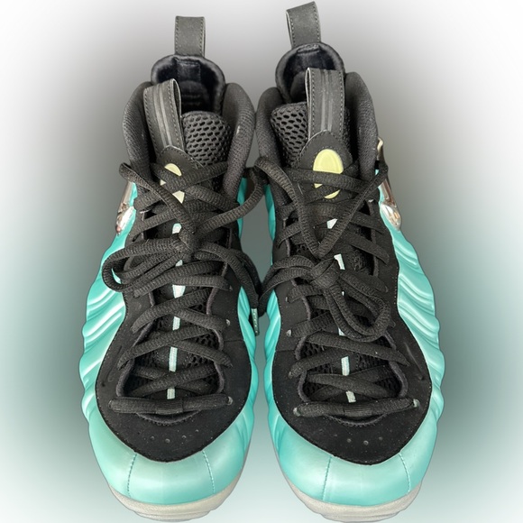 Nike Foamposite Pro Athletic Shoes - Black and Teal
(Island Green) - Picture 2 of 7